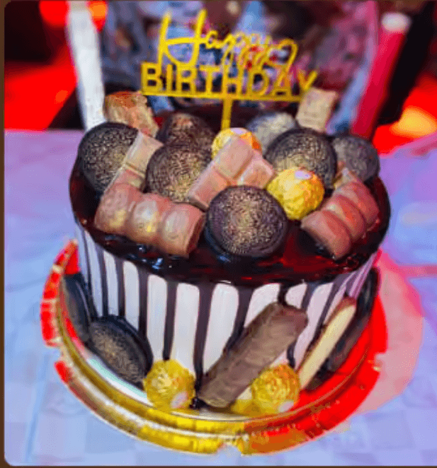 8″ MEDIUM ROUND 4 INCH HEIGHT BIRTHDAY CAKE (FAB3)
